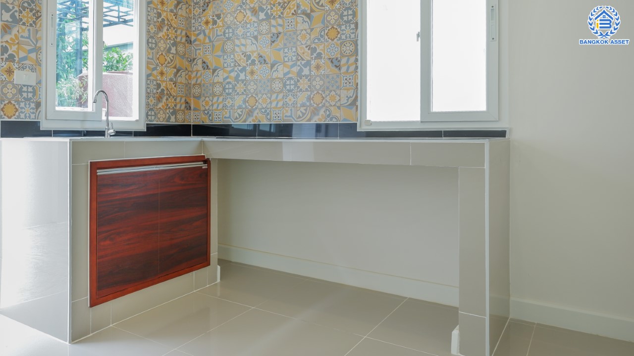 บ้านมือสองตกแต่งใหม่ ม.พฤกษาวิลเลจ10 พระราม5-บางใหญ่ เนื้อที่ 51 ตร.ว. ตอบโจทย์ทุกการอยู่อาศัย ฟังก์ชัน 3 ห้องนอน 2 ห้องน้ำ 2 ที่จอดรถ บรรยากาศเป็นส่วนตัว บนทำเลศักยภาพ เชื่อมต่อถนนกาญจนาภิเษก ใกล้เซ็นทรัลเวสต์เกต ทางด่วน และรถไฟฟ้า "สถานีตลาดบางใหญ่"